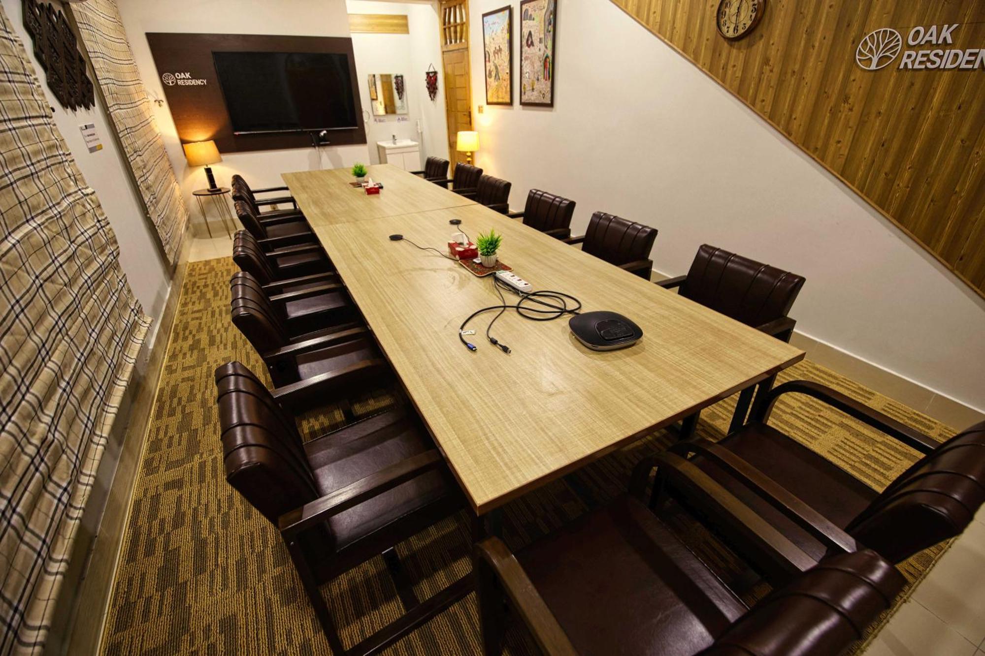 Hotel Oak Residency à Gilgit Extérieur photo