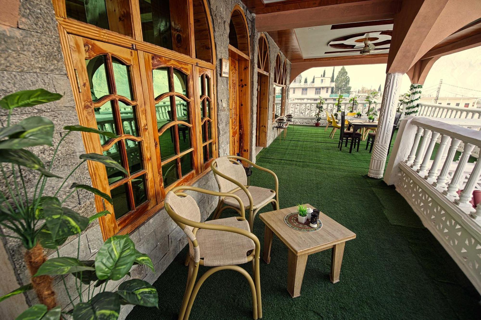 Hotel Oak Residency à Gilgit Extérieur photo