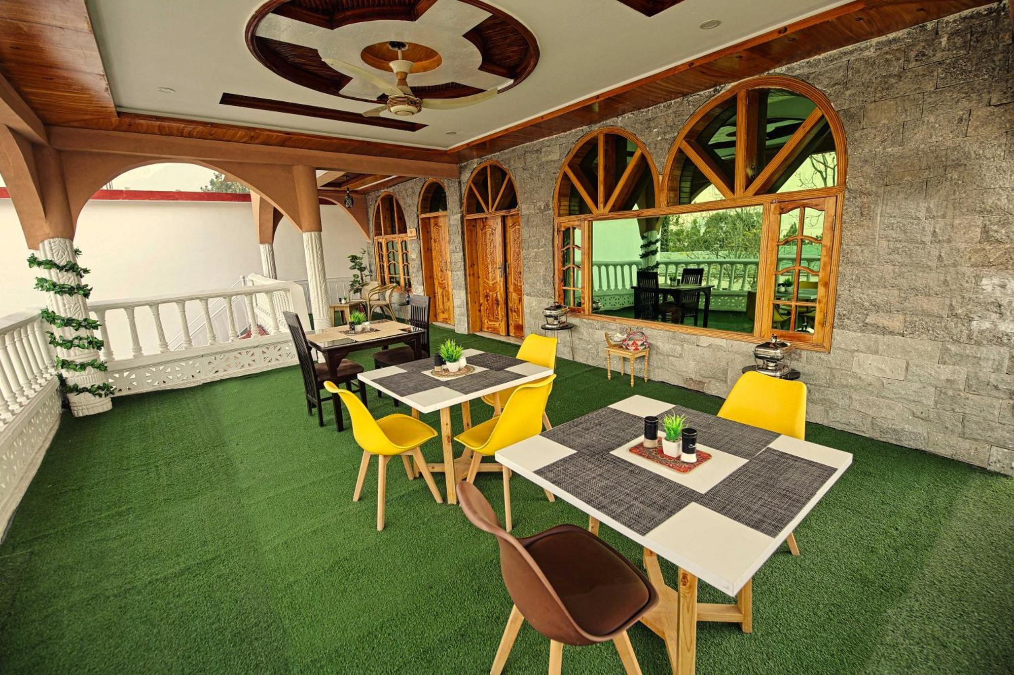 Hotel Oak Residency à Gilgit Extérieur photo
