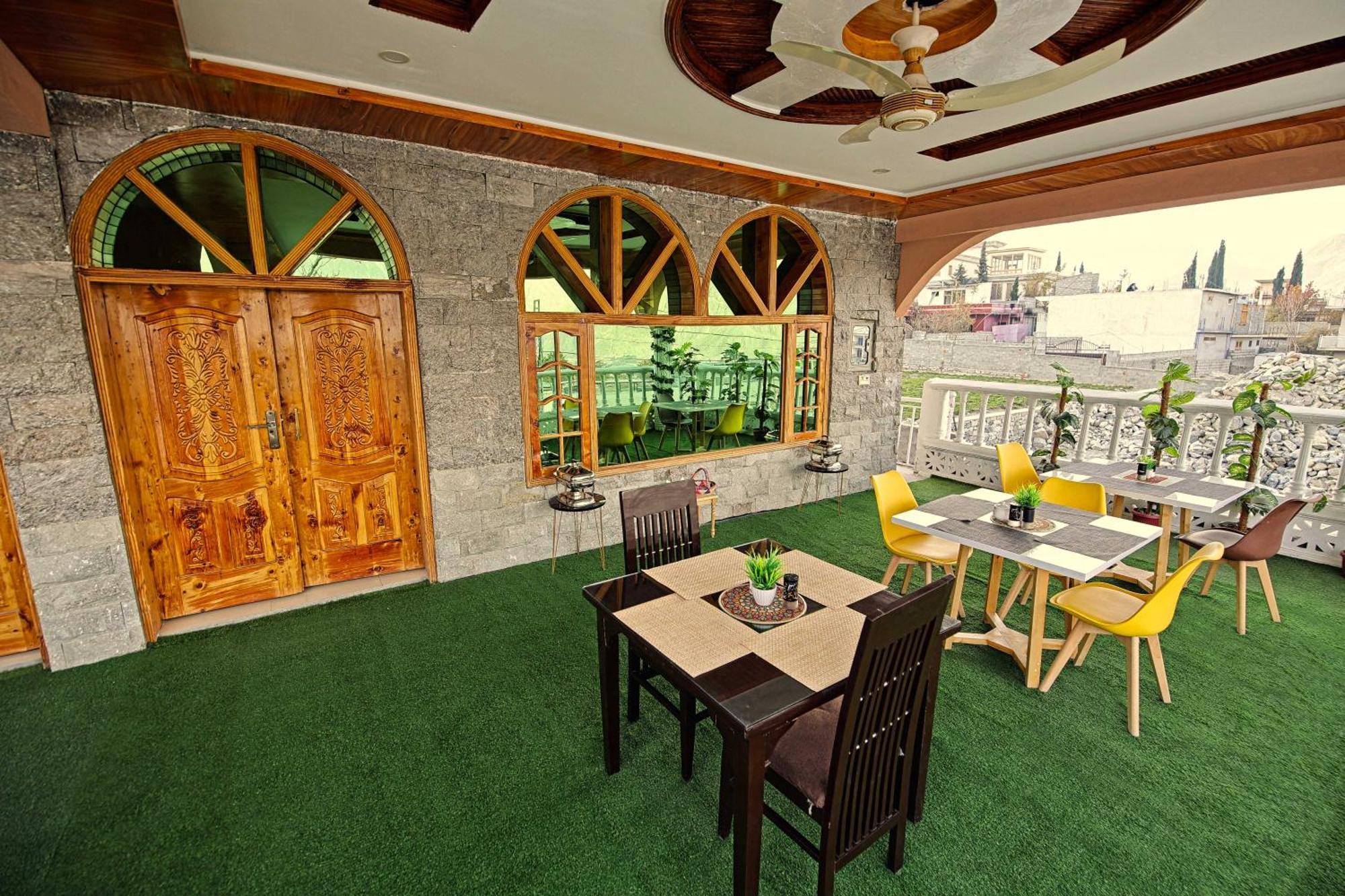 Hotel Oak Residency à Gilgit Extérieur photo
