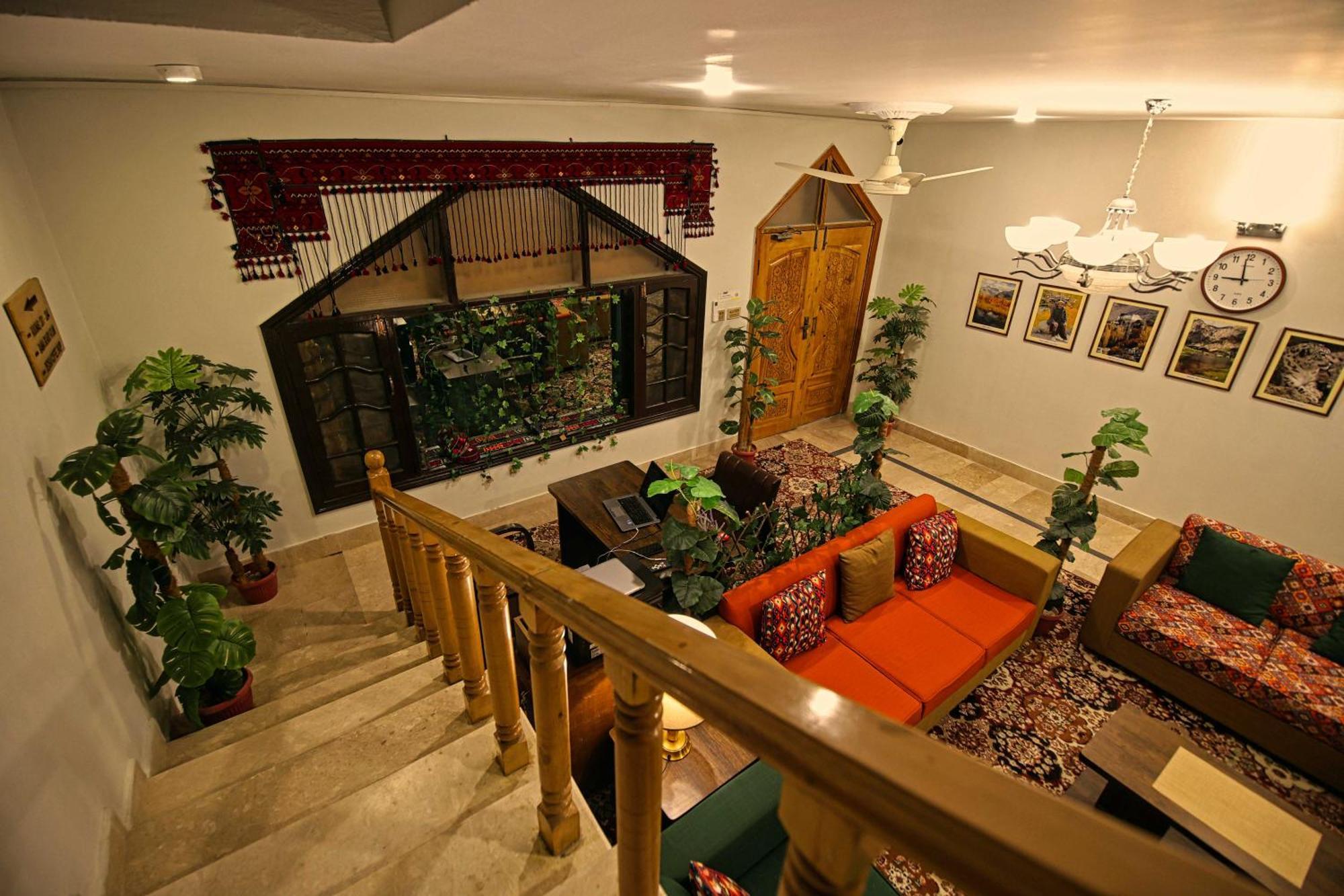 Hotel Oak Residency à Gilgit Extérieur photo