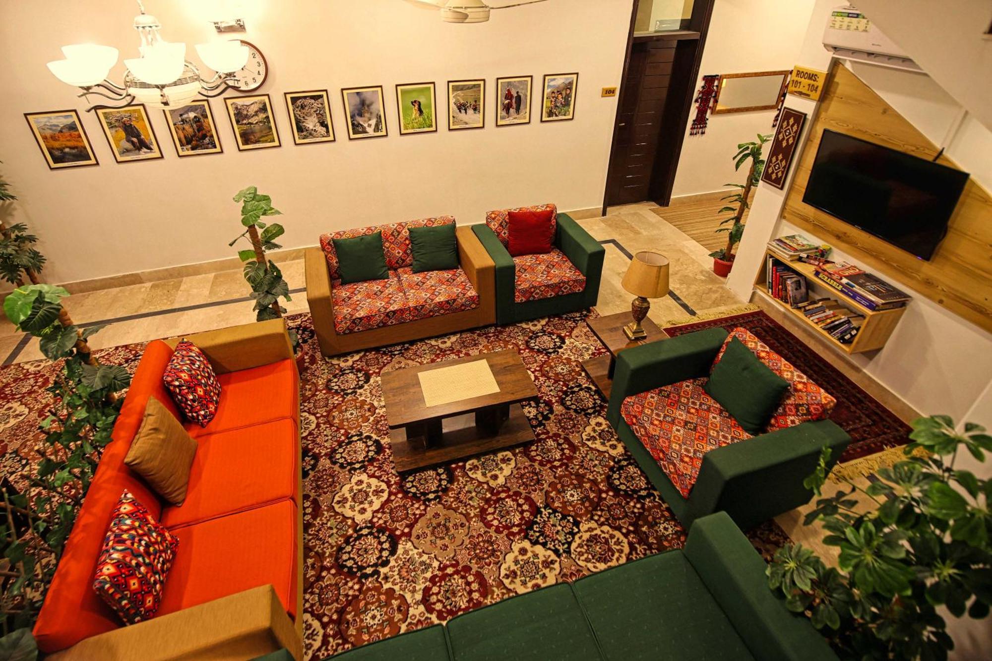 Hotel Oak Residency à Gilgit Extérieur photo