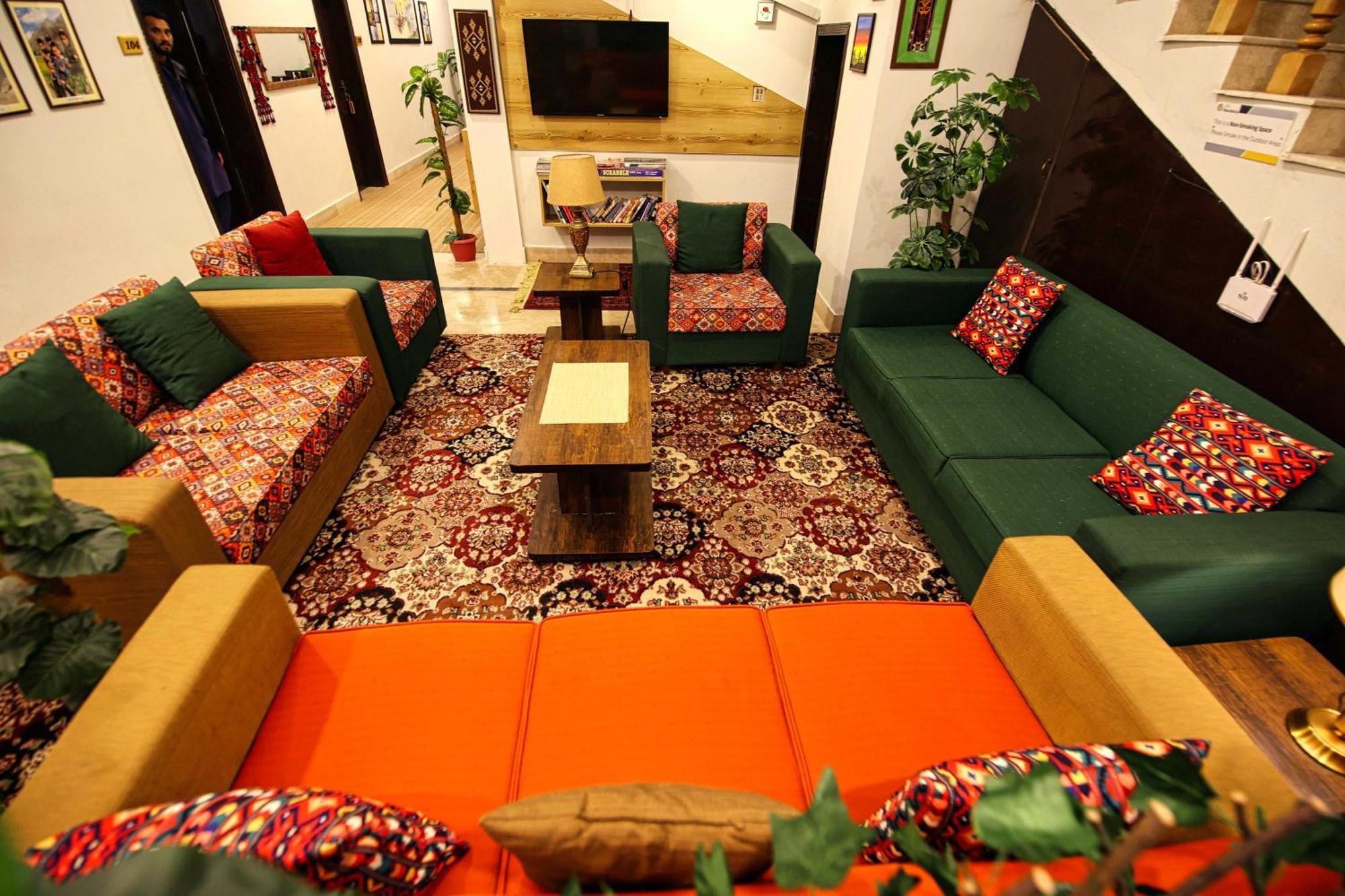 Hotel Oak Residency à Gilgit Extérieur photo