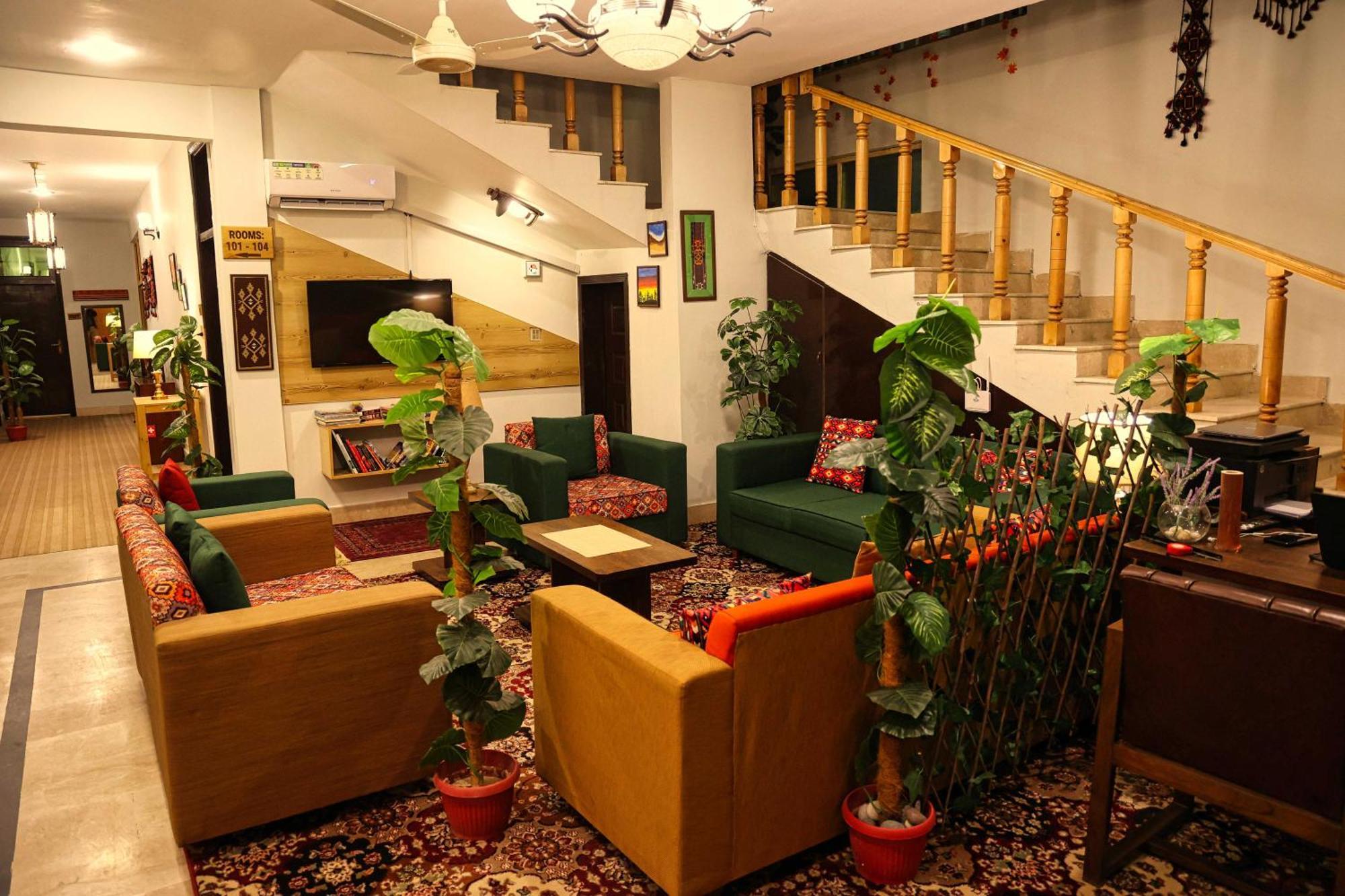 Hotel Oak Residency à Gilgit Extérieur photo