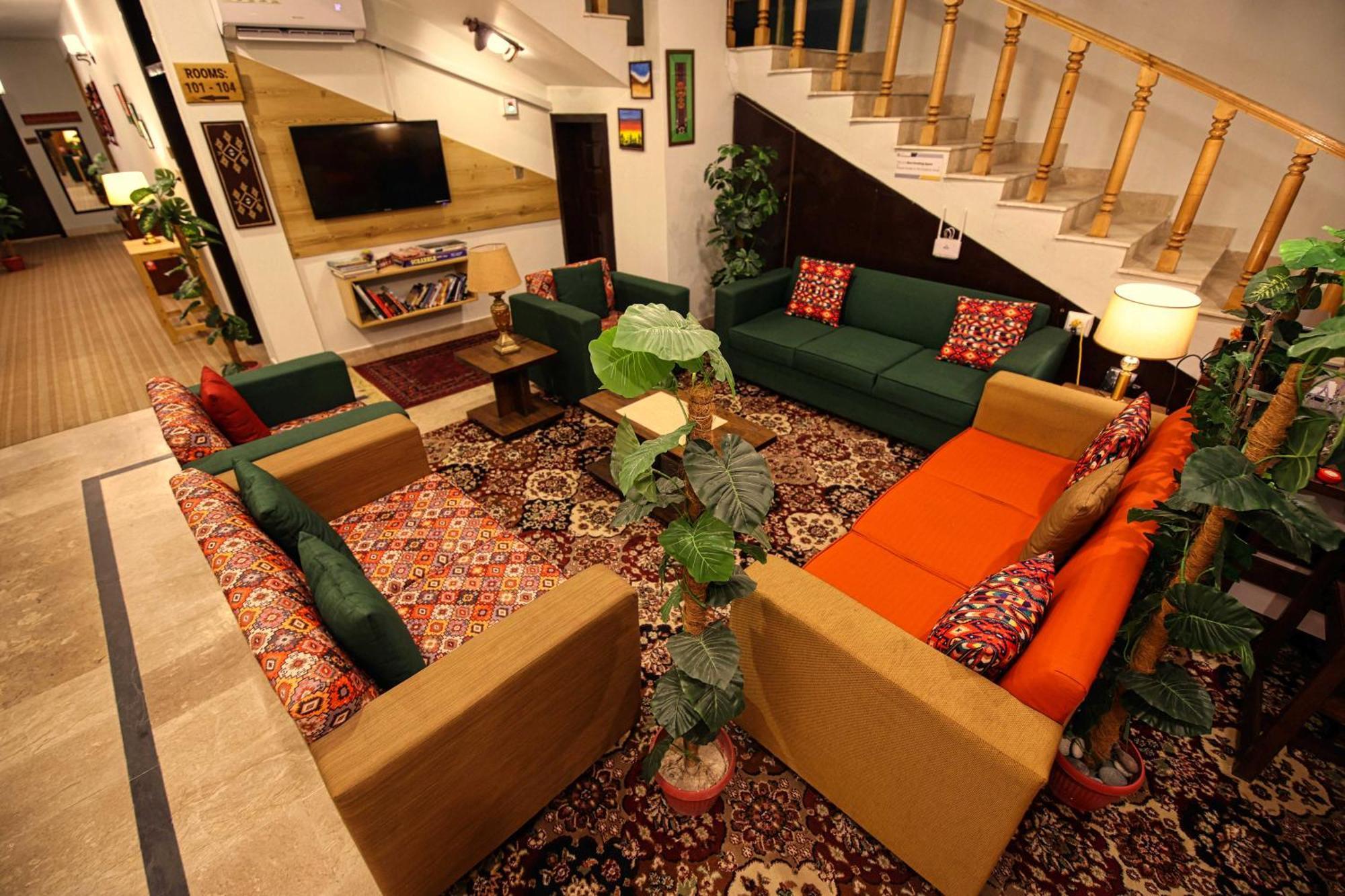 Hotel Oak Residency à Gilgit Extérieur photo
