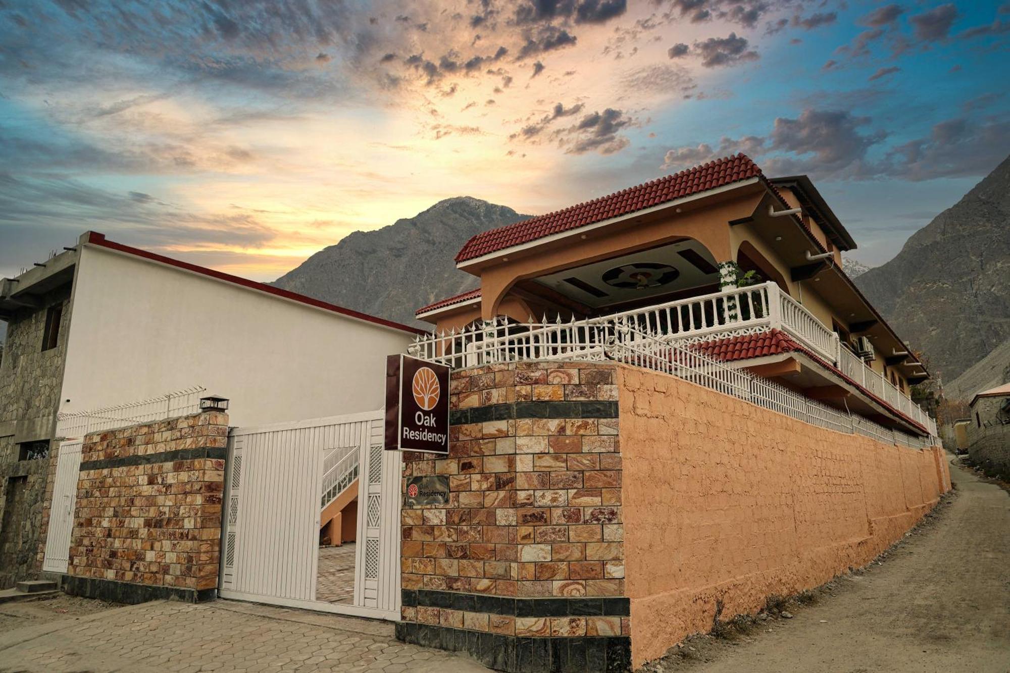 Hotel Oak Residency à Gilgit Extérieur photo