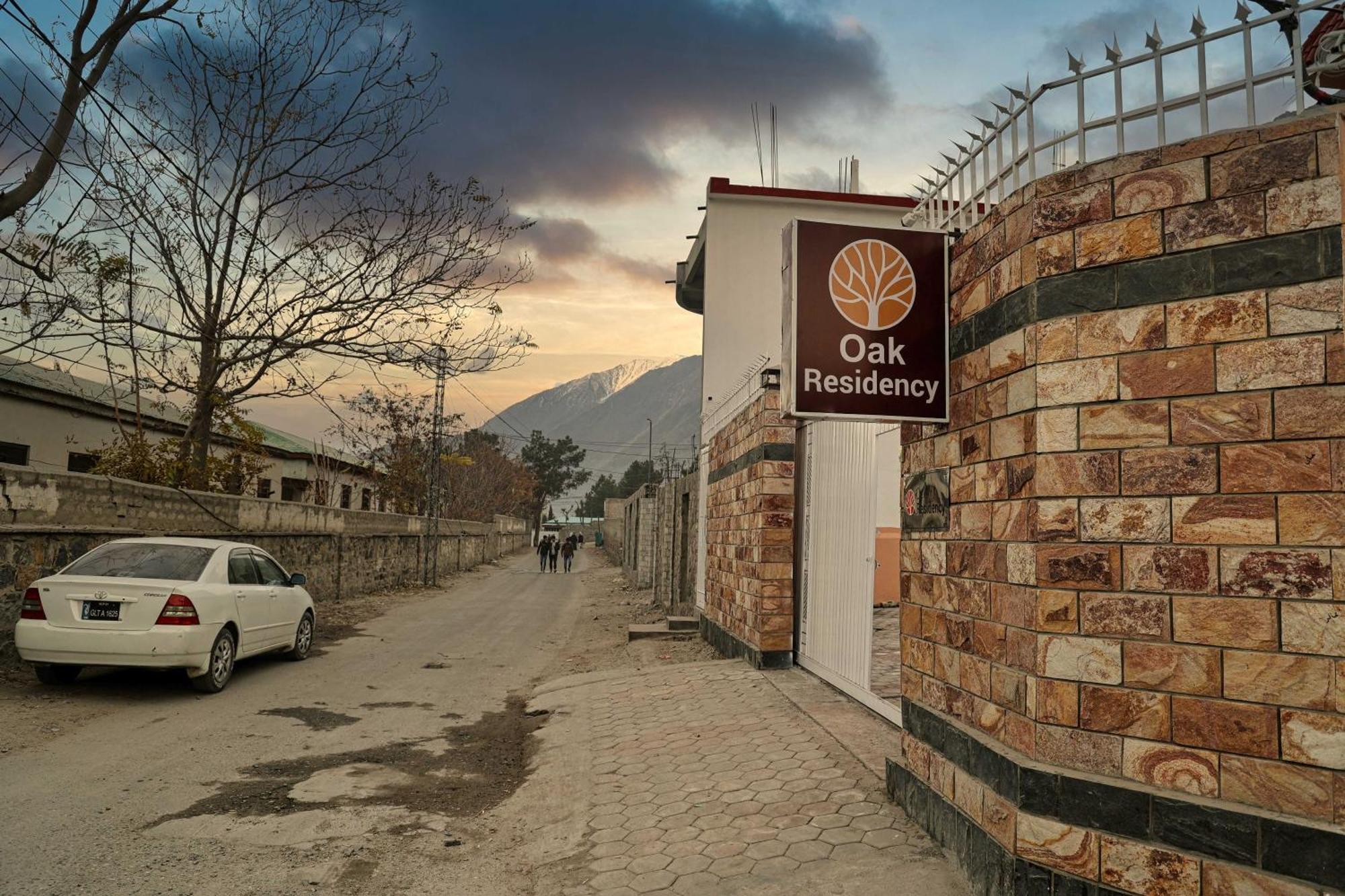 Hotel Oak Residency à Gilgit Extérieur photo