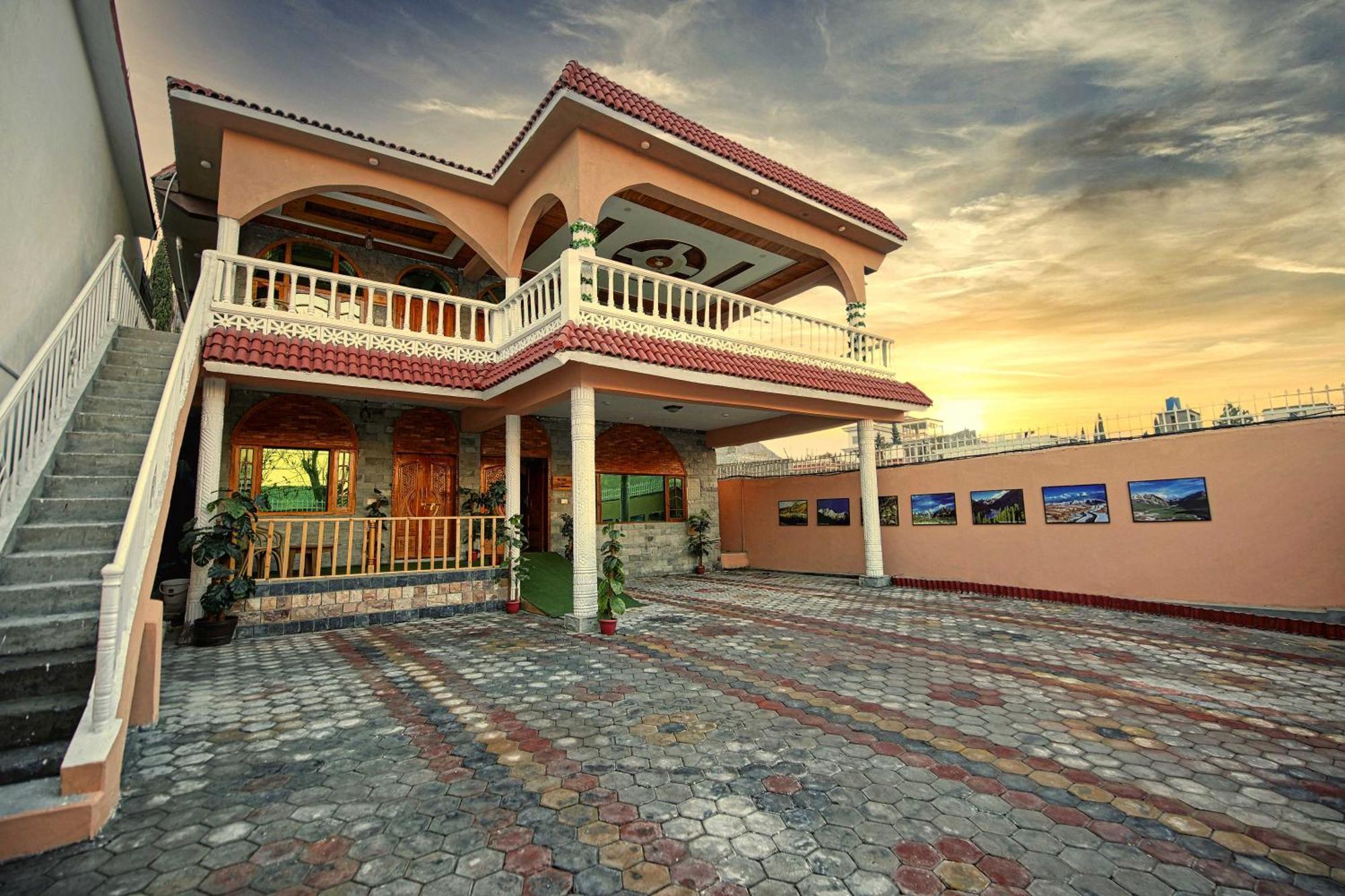 Hotel Oak Residency à Gilgit Extérieur photo
