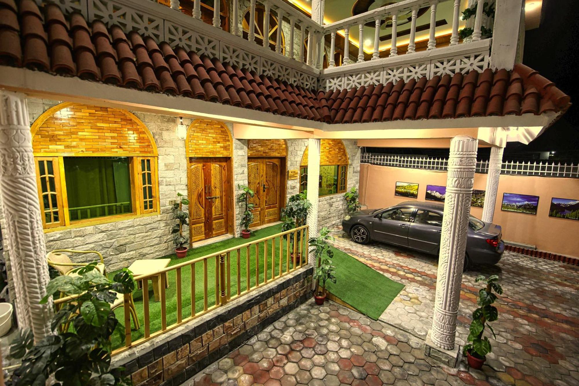 Hotel Oak Residency à Gilgit Extérieur photo
