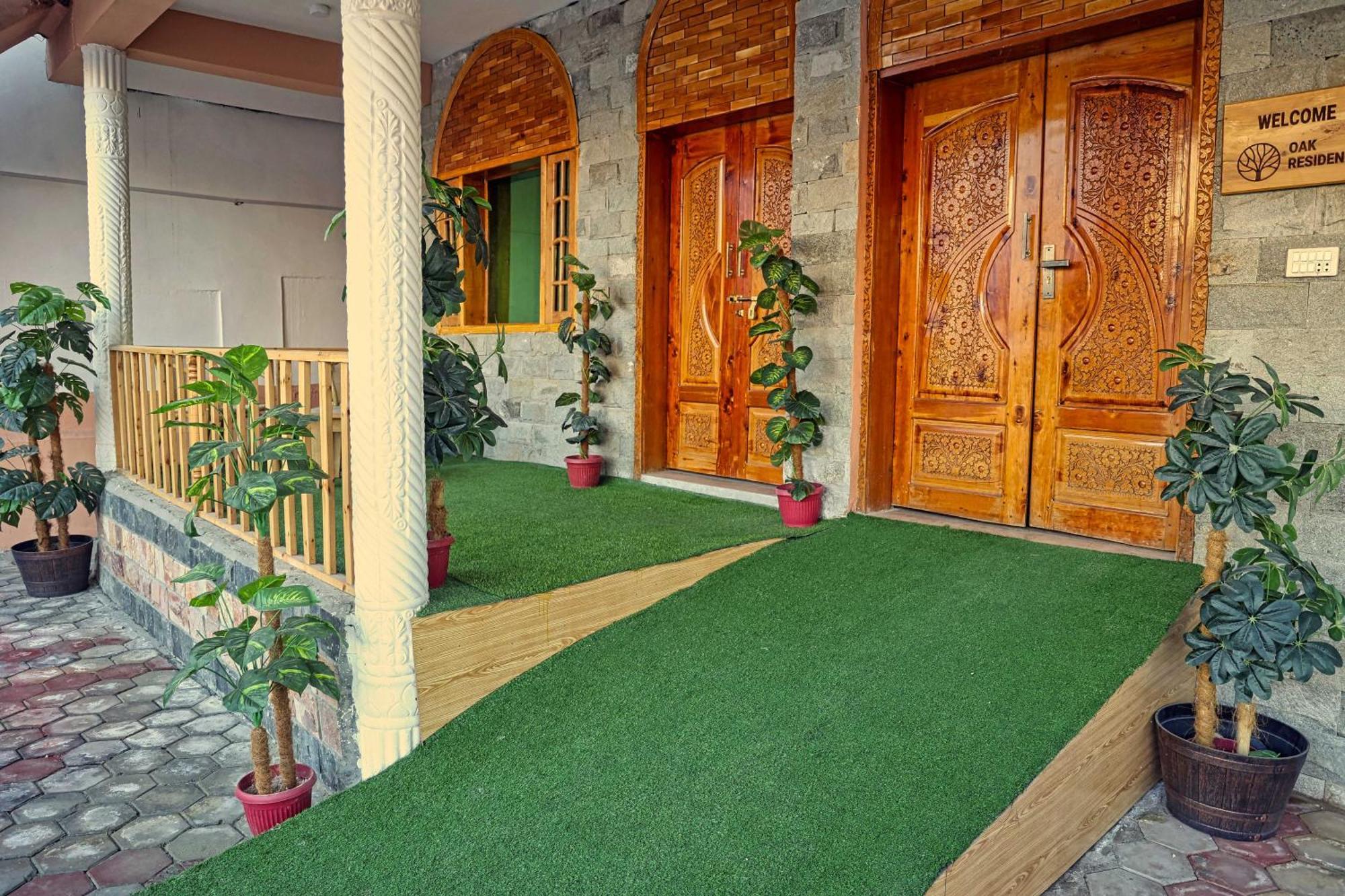 Hotel Oak Residency à Gilgit Extérieur photo