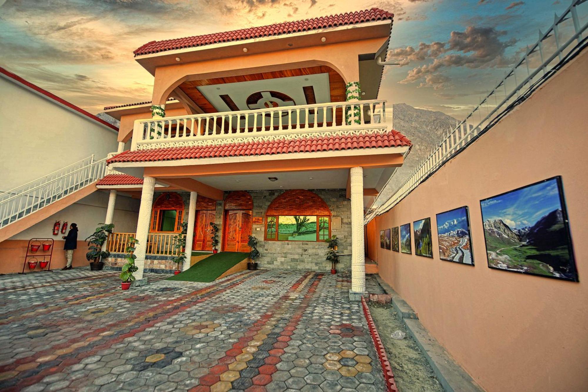 Hotel Oak Residency à Gilgit Extérieur photo