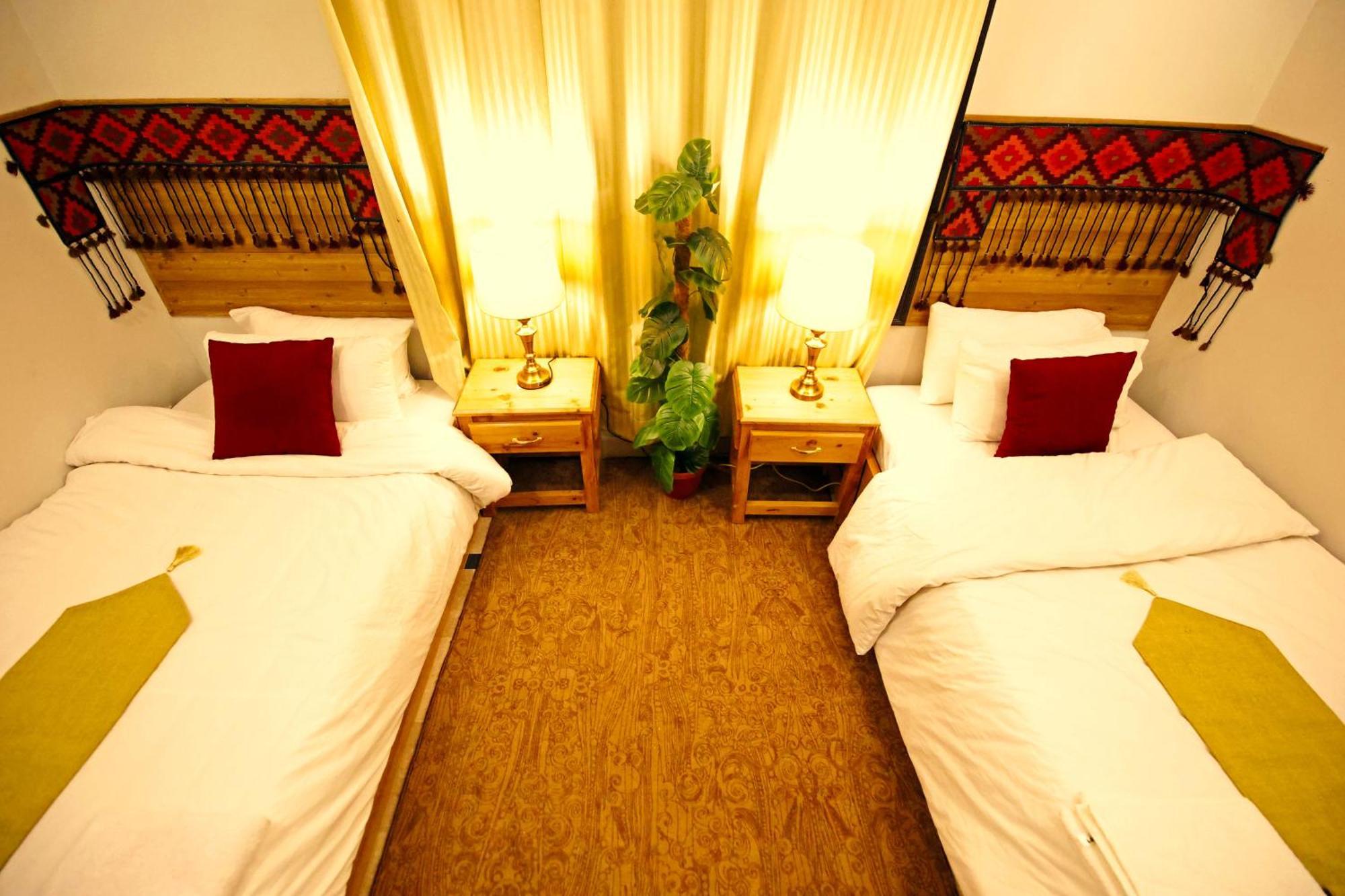 Hotel Oak Residency à Gilgit Extérieur photo