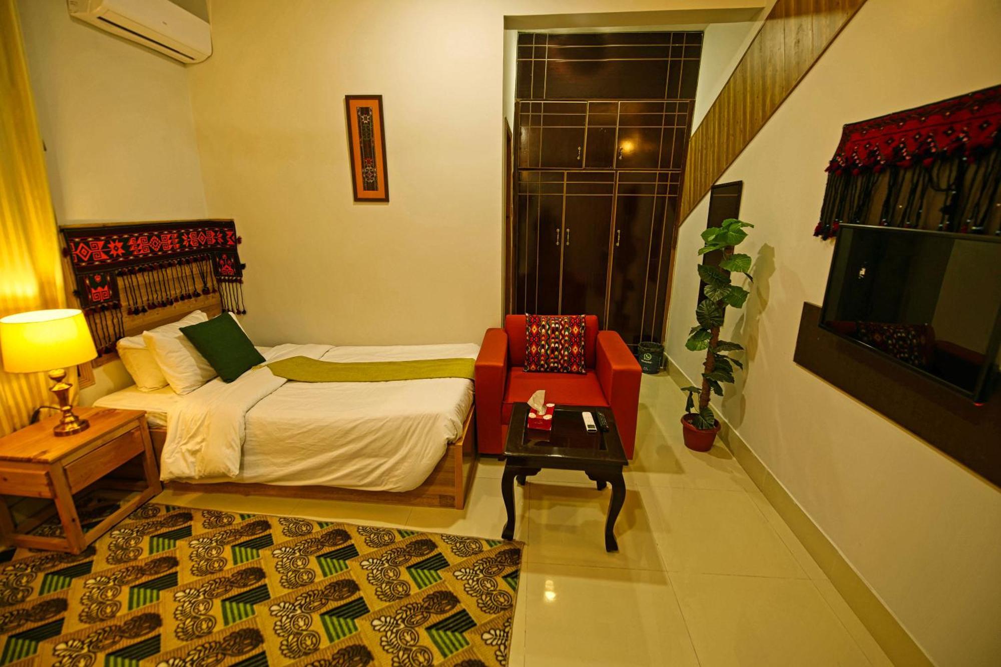 Hotel Oak Residency à Gilgit Extérieur photo
