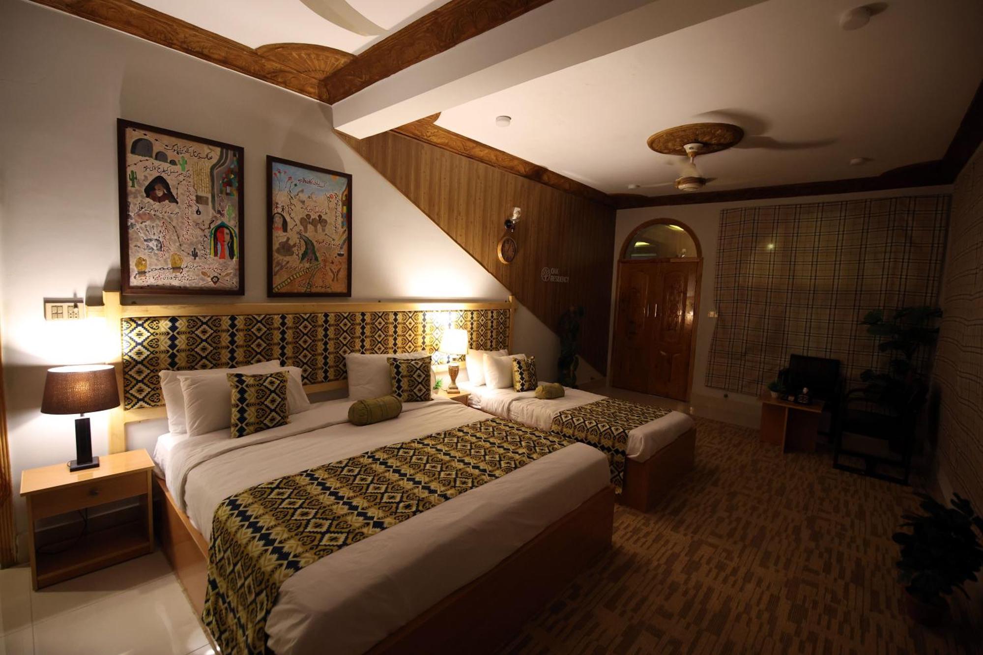 Hotel Oak Residency à Gilgit Extérieur photo